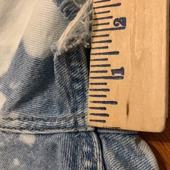 Faded Glory size 4 cut-off & bleached high waist short shorts - Picture 3 of 8